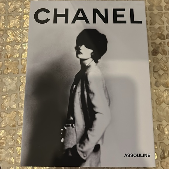 CHANEL SET OF 3 BOOKS BY ASSOULINE - Picture 12 of 17